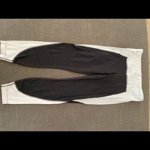 Althea black grey and white 3/4 leggings